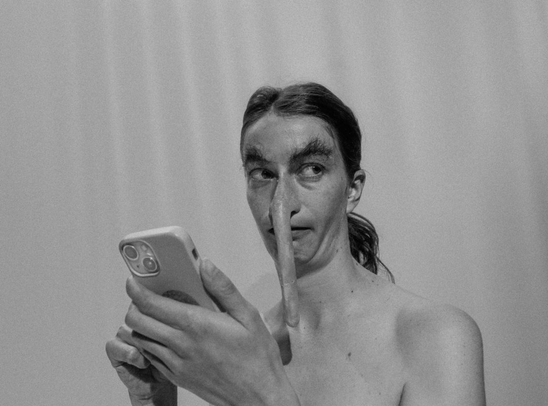 9 prothèse intruse